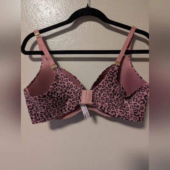 Victoria’s Secret Body By Victoria Lined Perfect Bra 38D. Adjustable Straps. - Picture 2 of 8